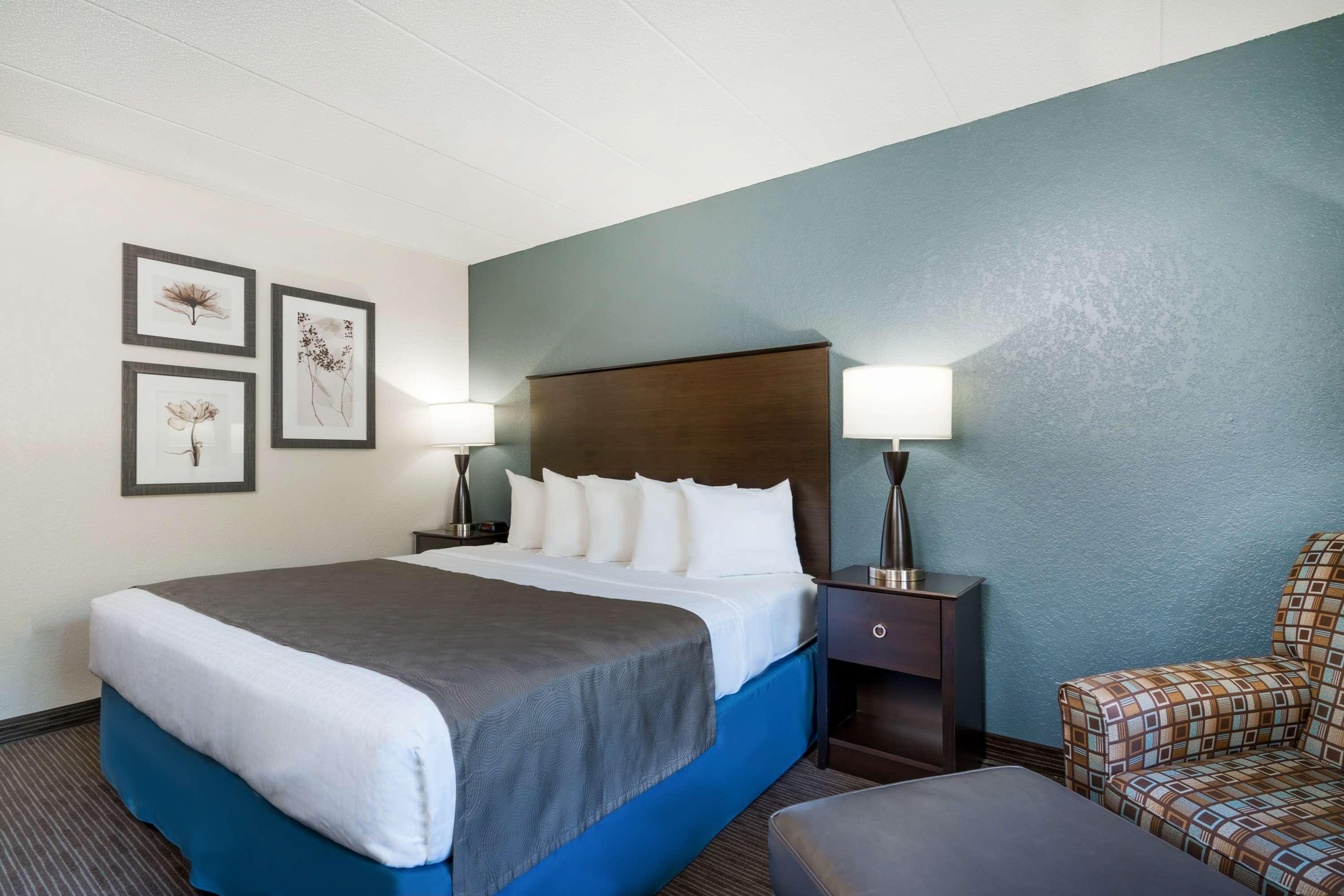Baymont By Wyndham Owatonna Hotell Exteriör bild