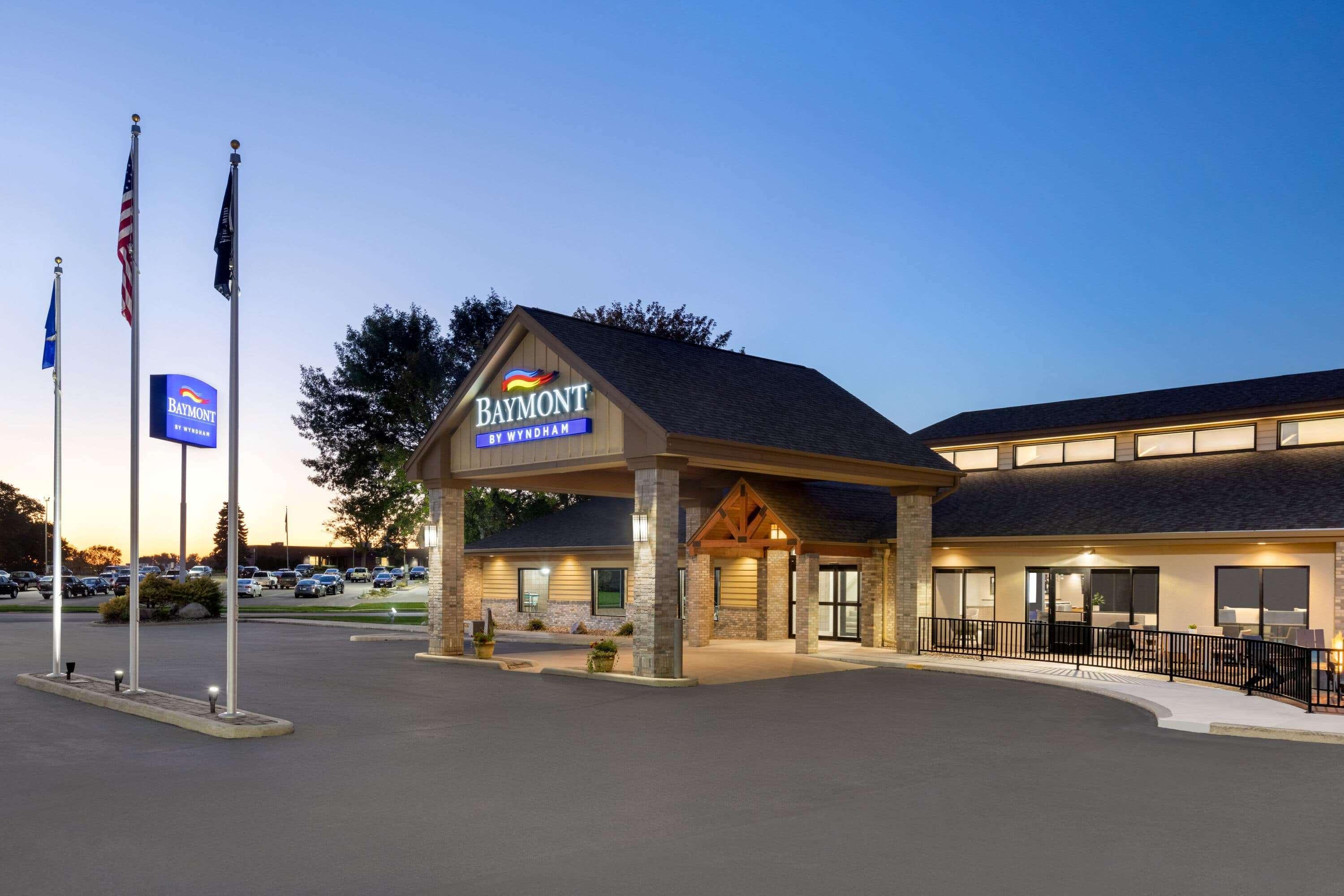 Baymont By Wyndham Owatonna Hotell Exteriör bild