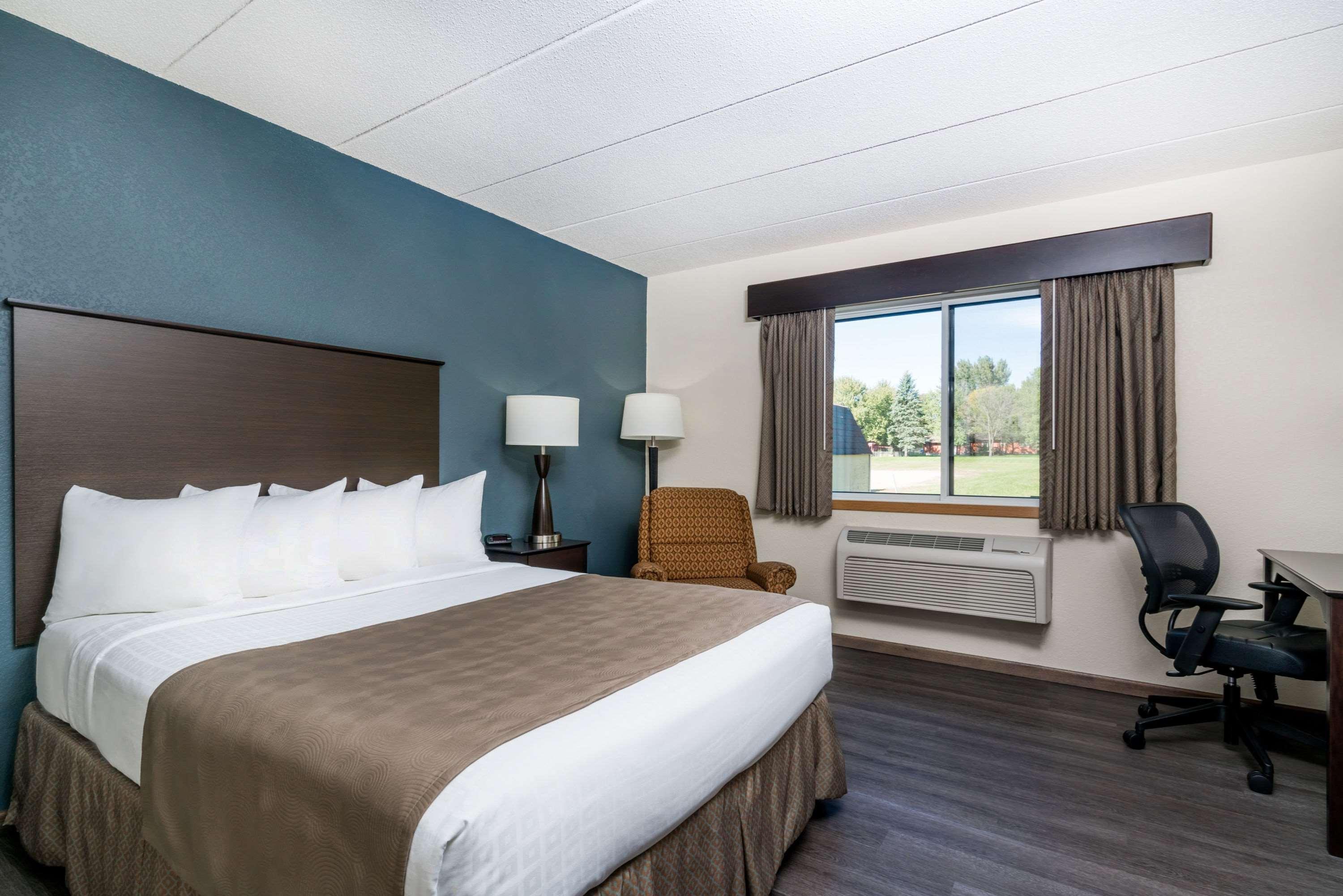 Baymont By Wyndham Owatonna Hotell Exteriör bild