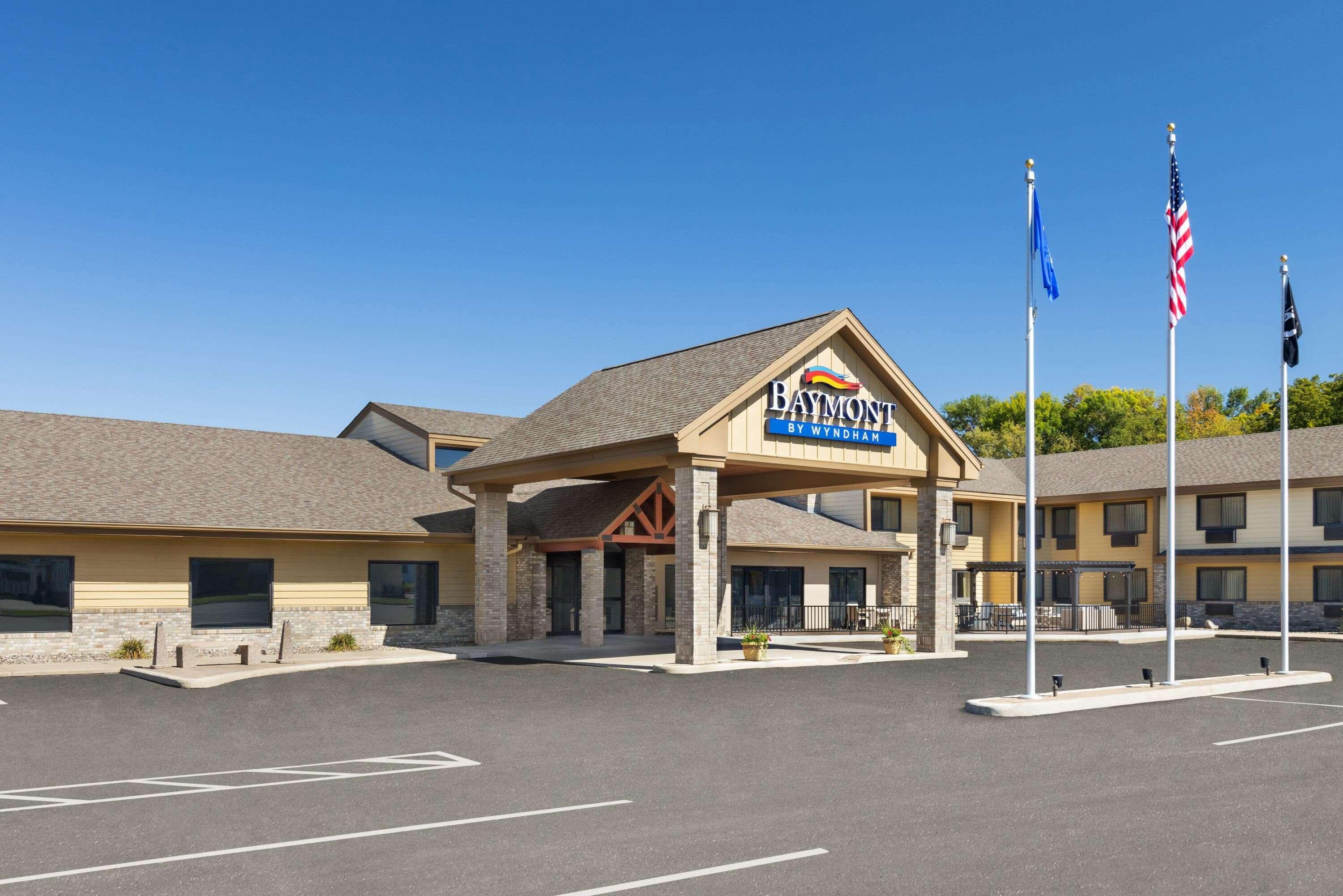 Baymont By Wyndham Owatonna Hotell Exteriör bild